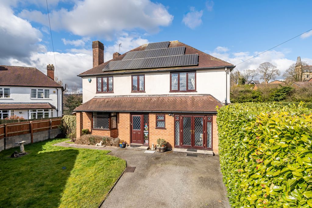 5 bed detached house for saleArdmillan Close, Oswestry SY11