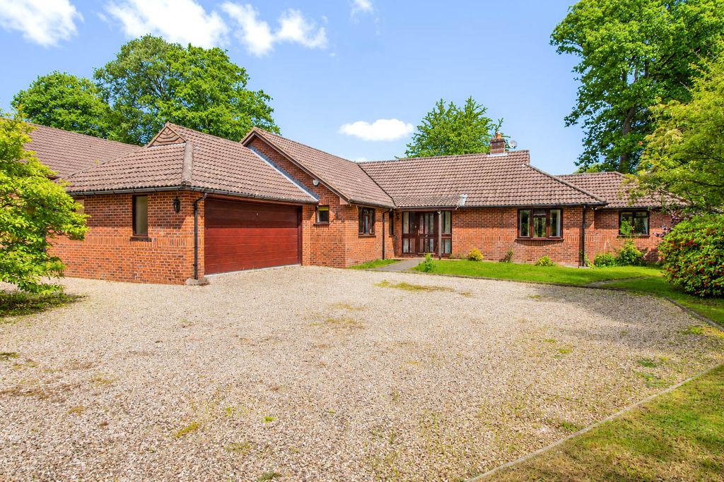 4 bed bungalow for saleBrackendown, West Hill EX11