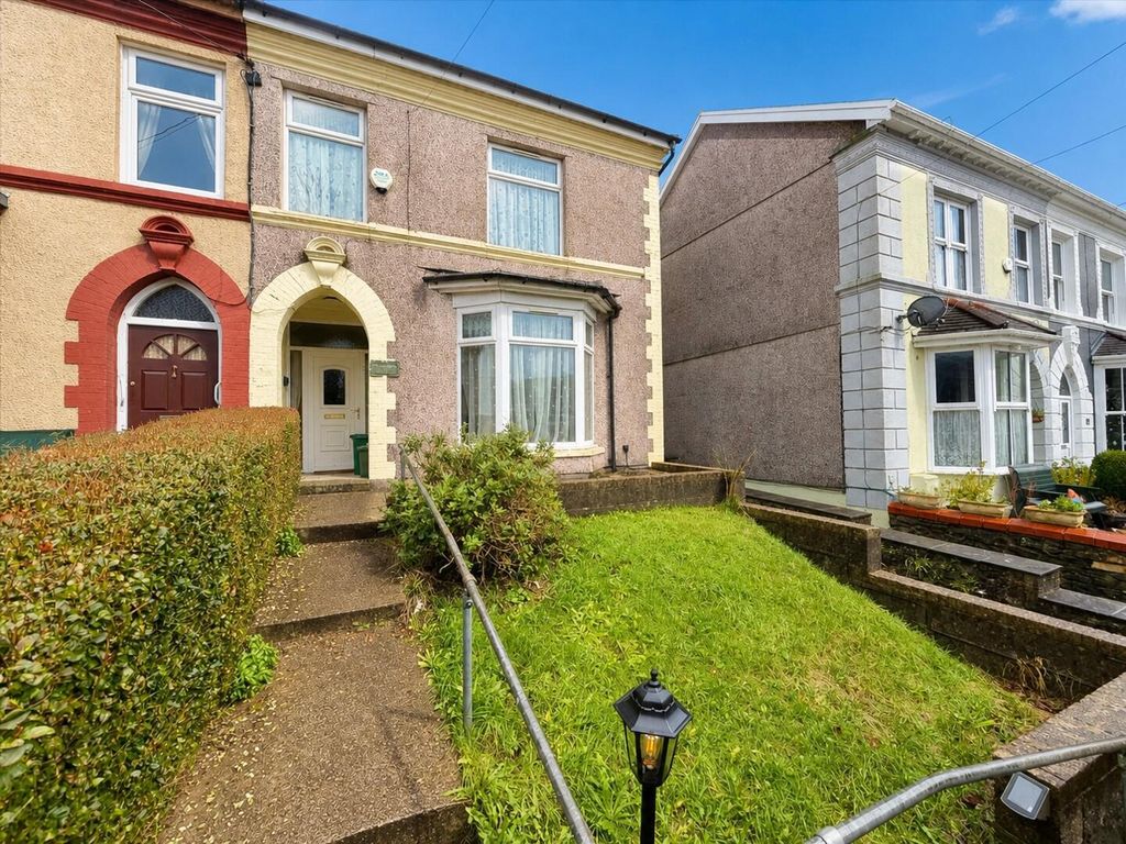 4 bed semi-detached house for saleThe Parade, Llwyncelyn CF39