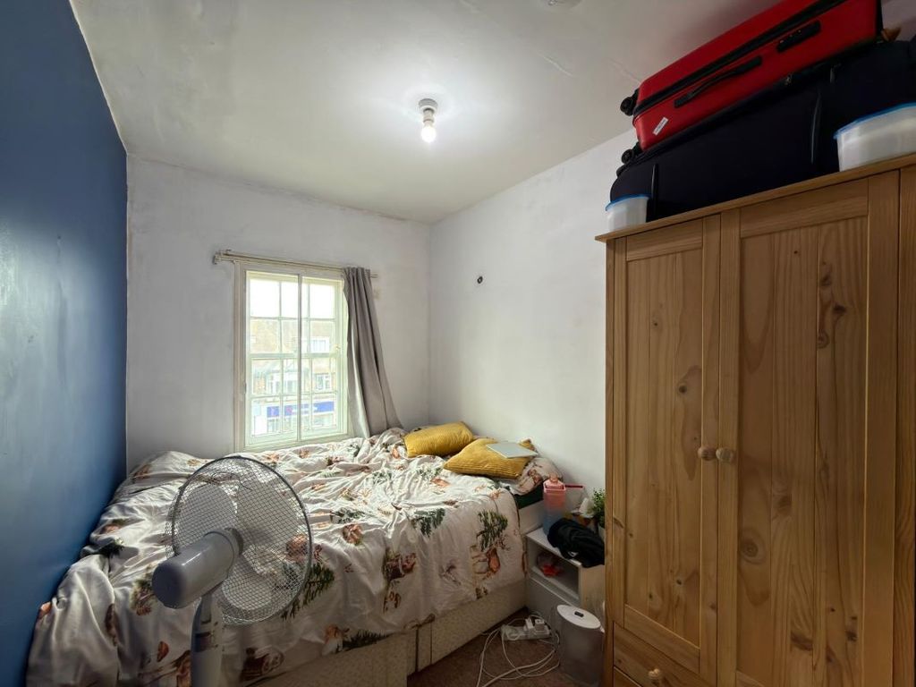 Additional image 9 of 5 bed flat for sale165A Darkes Lane, Potters Bar, Hertfordshire EN6