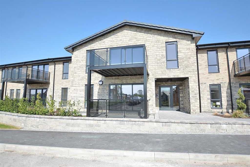 2 bed flat for saleSandringham Manor, Apartment 16, The Grange, Mansfield NG18
