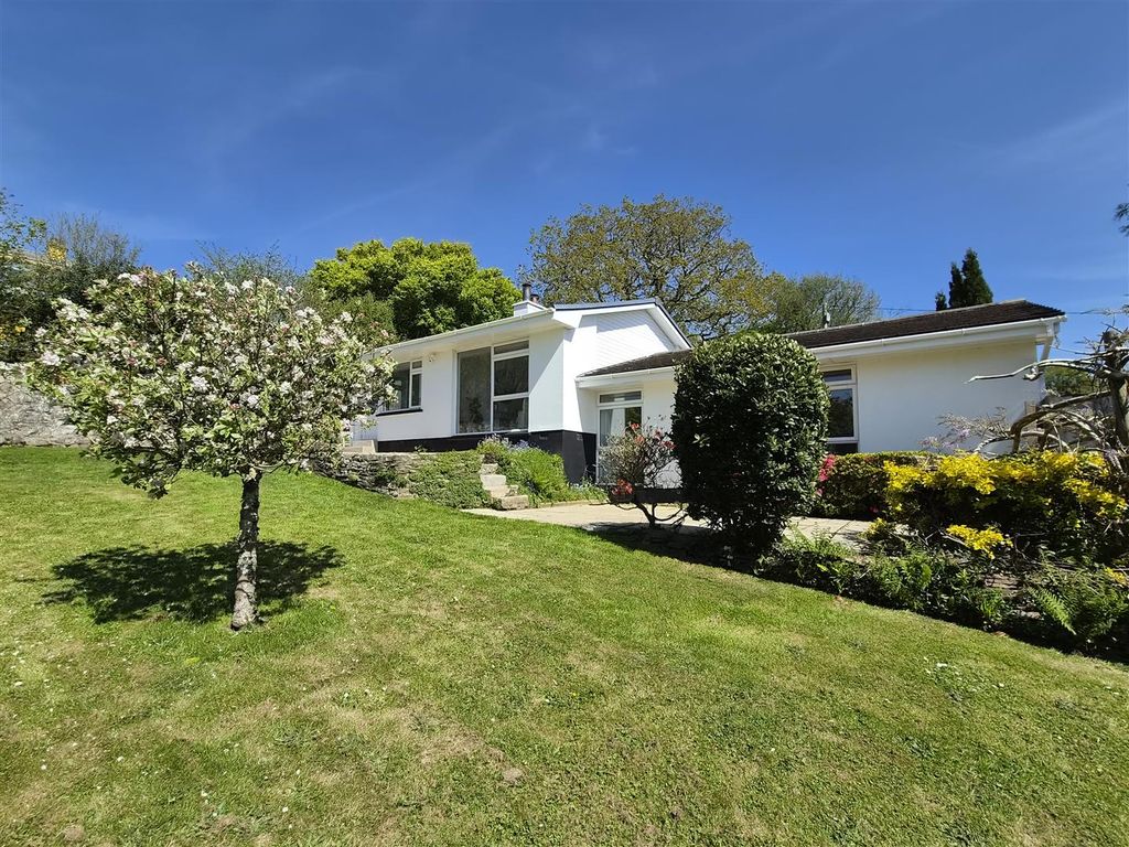 3 bed detached bungalow for saleTerras Hill, Lostwithiel PL22