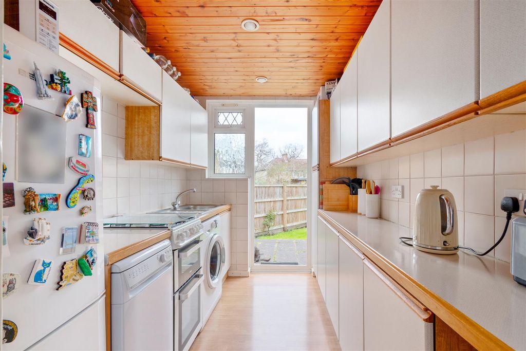 Additional image 4 of 3 bed semi-detached house for saleNorthernhay Walk, Morden SM4