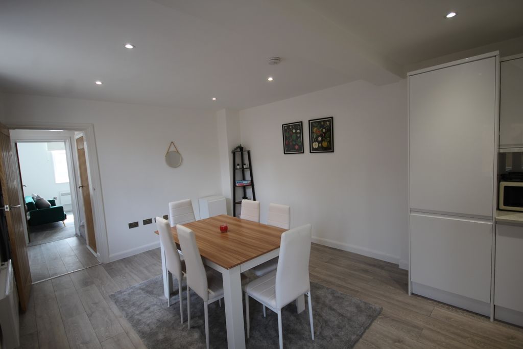 Additional image 3 of 2 bed flat for saleFlat 8, The Old Victorian School, 22 Albert Street, Newark NG24