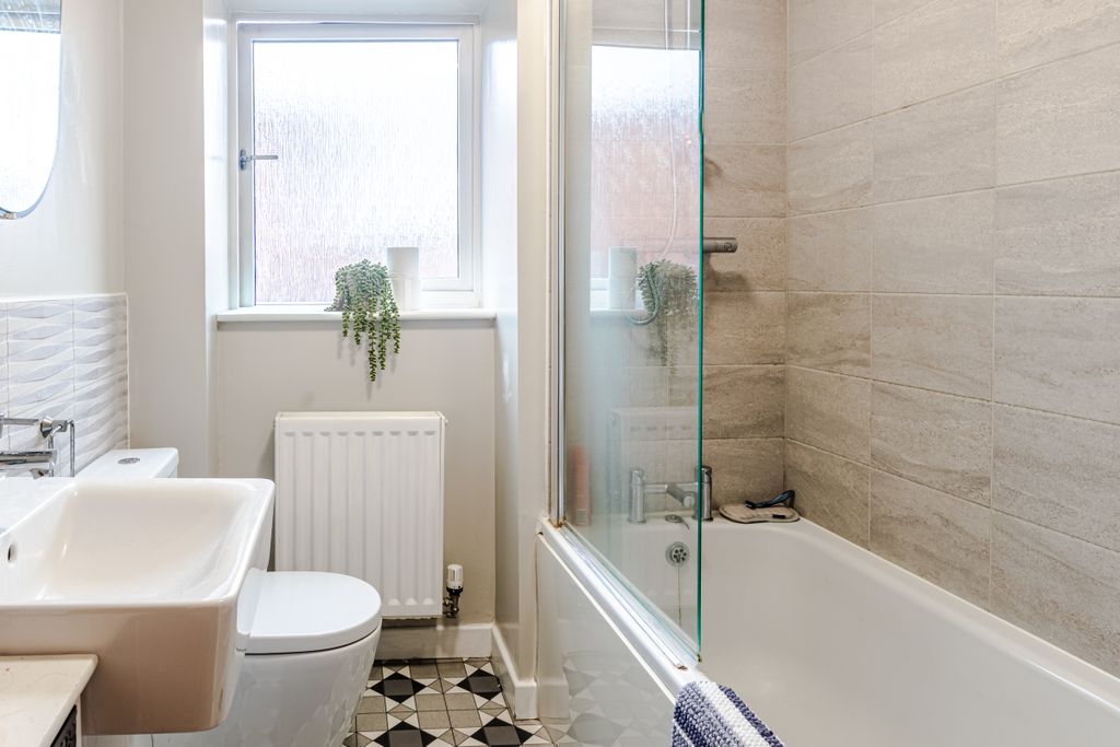 Additional image 14 of 2 bed flat for saleCable Place, Leeds LS10