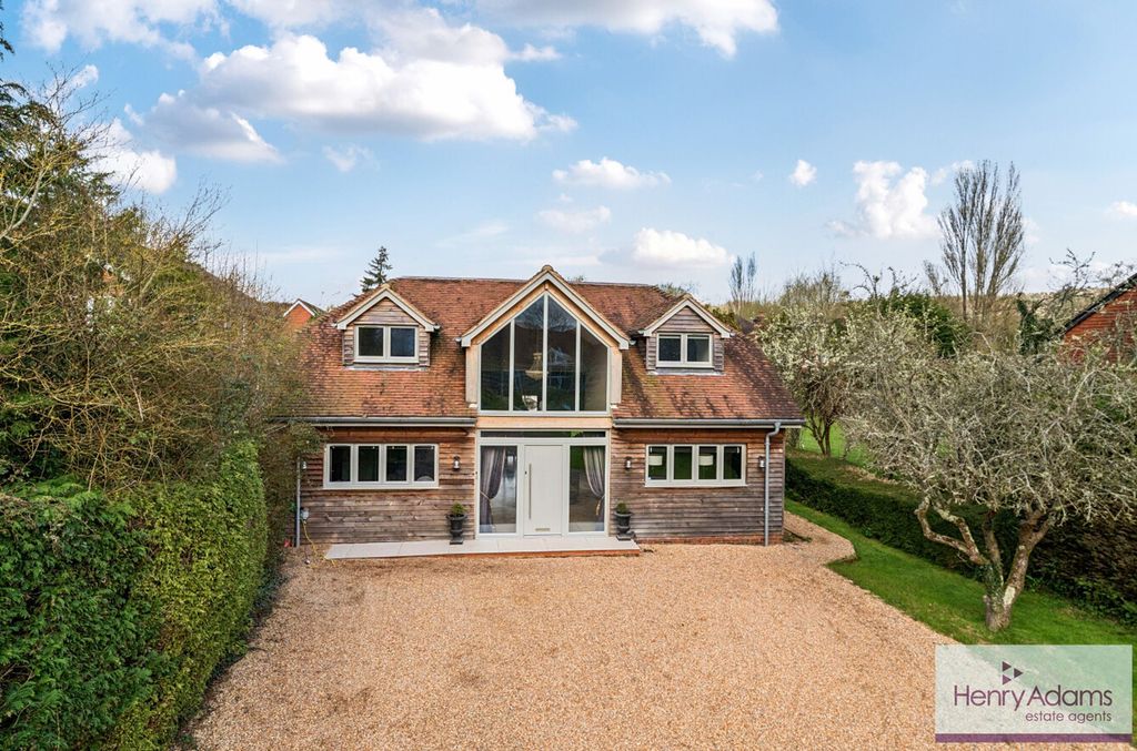 5 bed detached house for saleRamsdean Road, Petersfield GU32