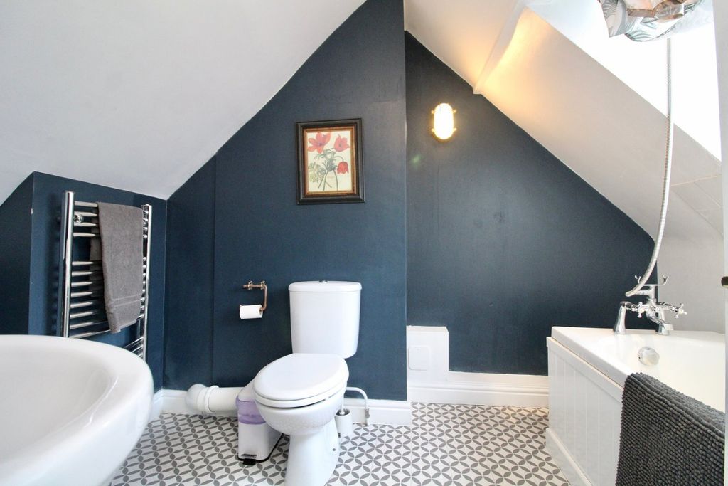 Additional image 11 of 1 bed flat for saleHigh Street, Lymington SO41