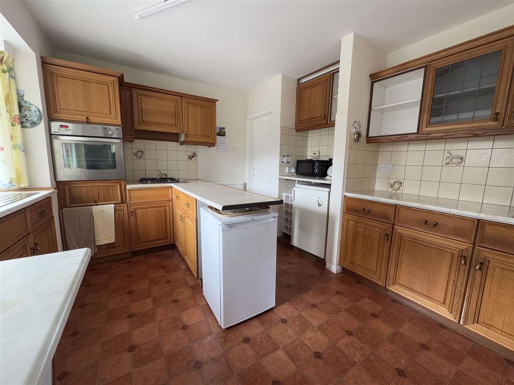 Additional image 3 of 3 bed detached bungalow for saleKnottingley Road, Pontefract WF8
