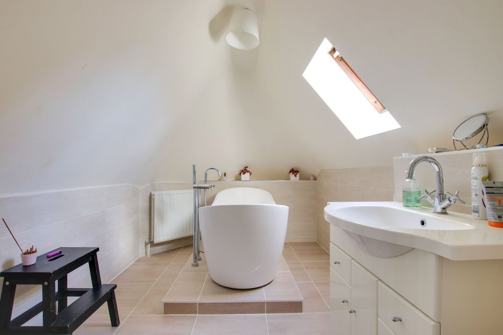 Additional image 7 of 3 bed maisonette for saleGrove Road, Lymington SO41