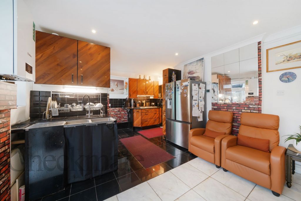 Additional image 5 of 4 bed semi-detached bungalow for saleMoat Farm Road, Northolt UB5