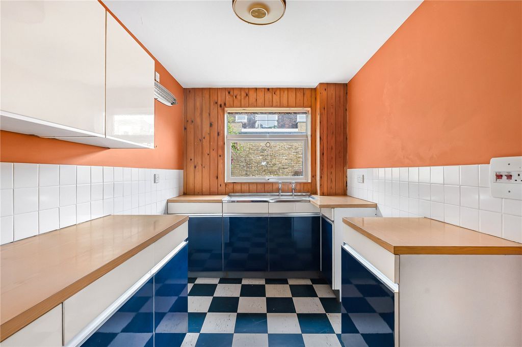 Additional image 6 of 2 bed flat for saleLower Street, Pulborough, West Sussex RH20