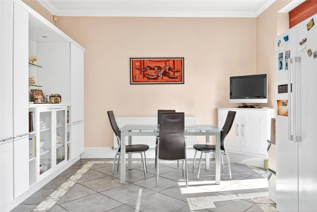 Additional image 8 of 3 bed flat for saleFlat 2, Park Crescent, Roundhay, Leeds LS8