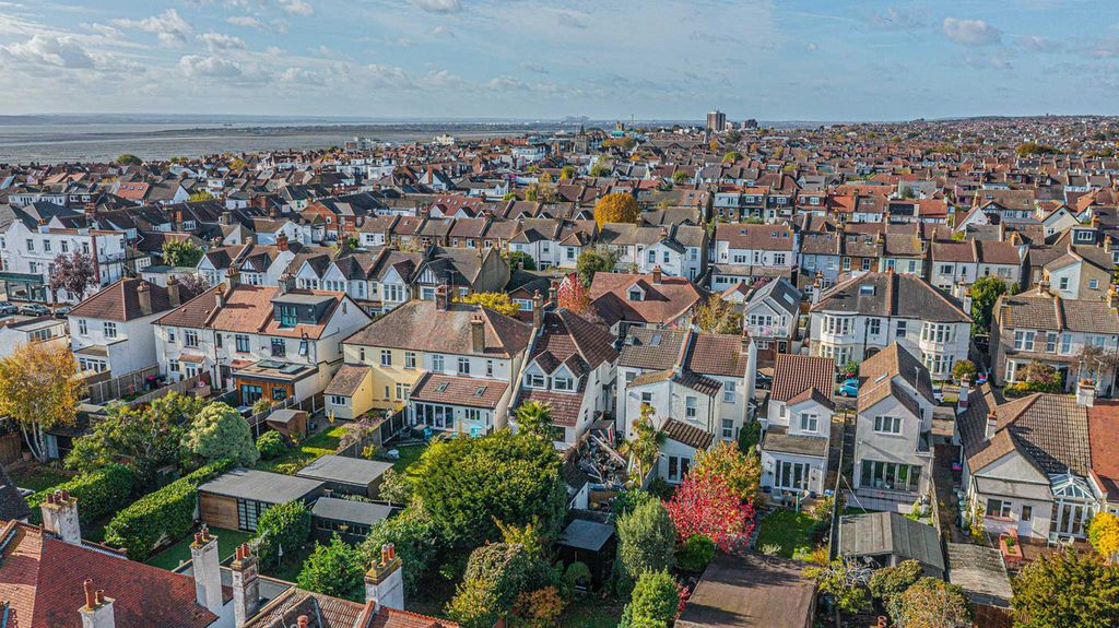 Additional image 39 of 3 bed detached house for saleFernleigh Drive, Leigh-On-Sea SS9