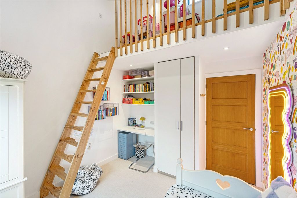 Additional image 19 of 5 bed detached house for saleHeather Gardens, Newbury, Berkshire RG14
