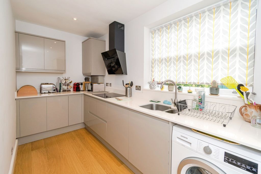 Additional image 5 of 3 bed flat for saleGosport Lane, Lyndhurst, Hampshire SO43