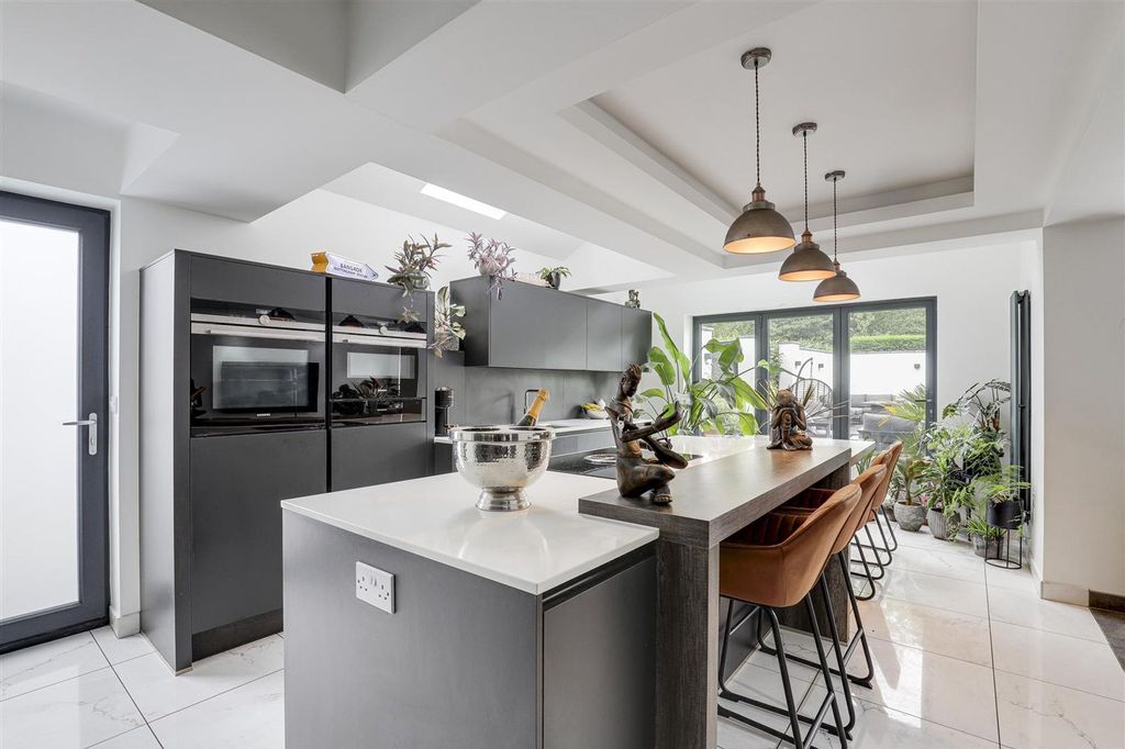 5 bed detached house for saleLandmere Lane, Ruddington NG11 photo 3