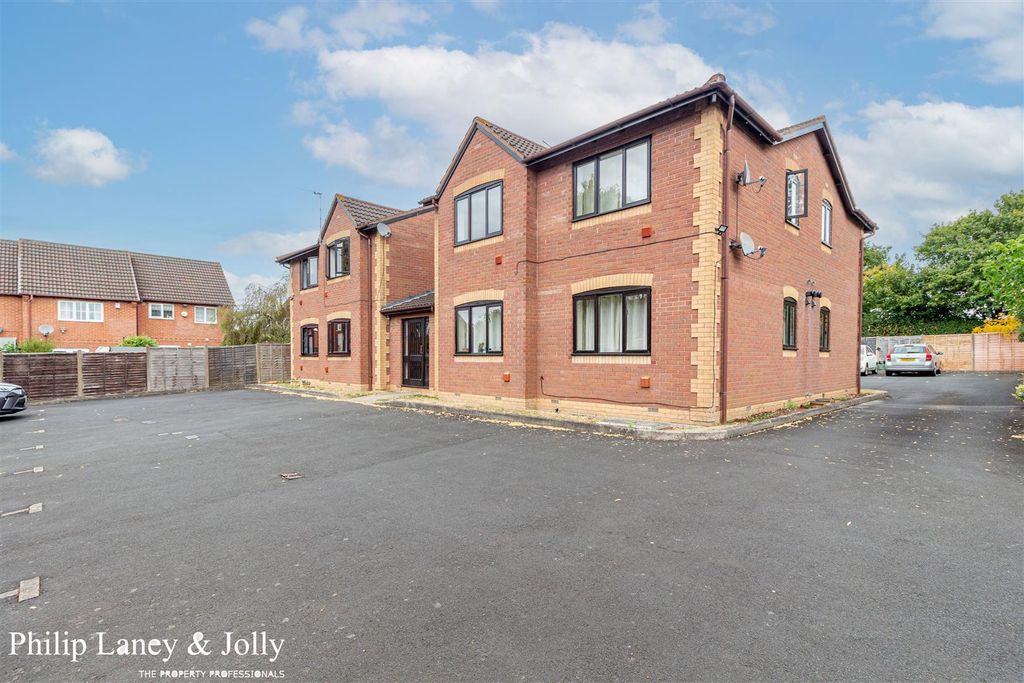 1 bed flat for saleOtter Lane, Worcester WR5