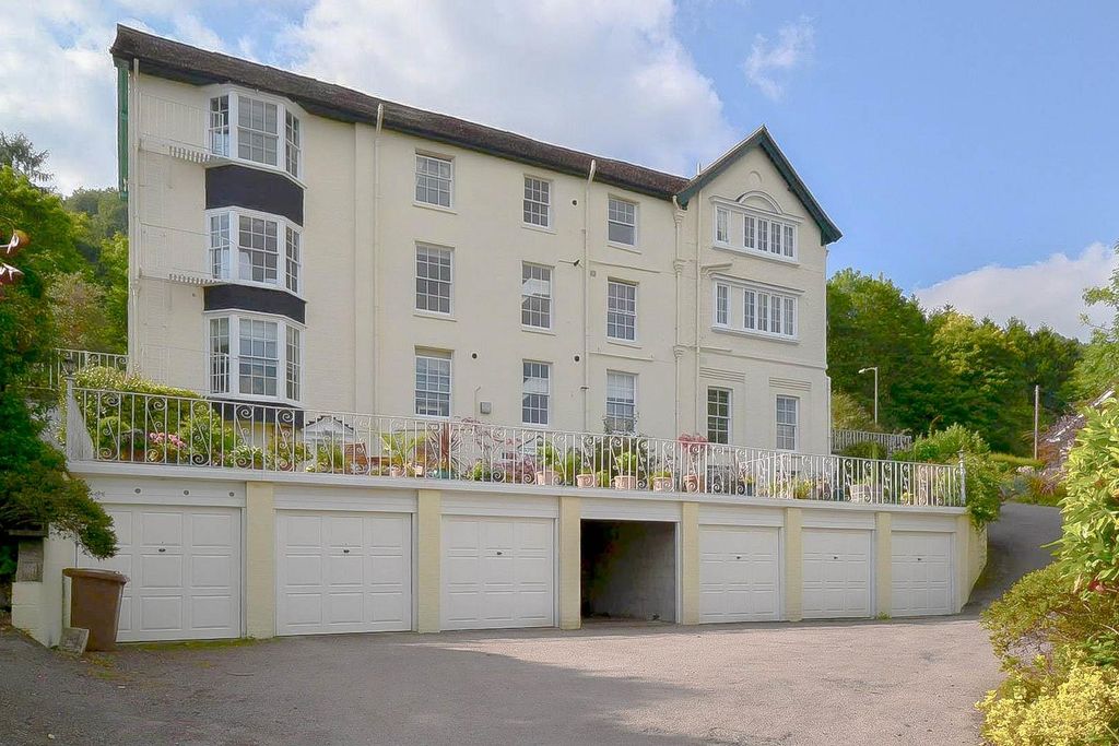 2 bed flat for saleWells Road, Malvern WR14