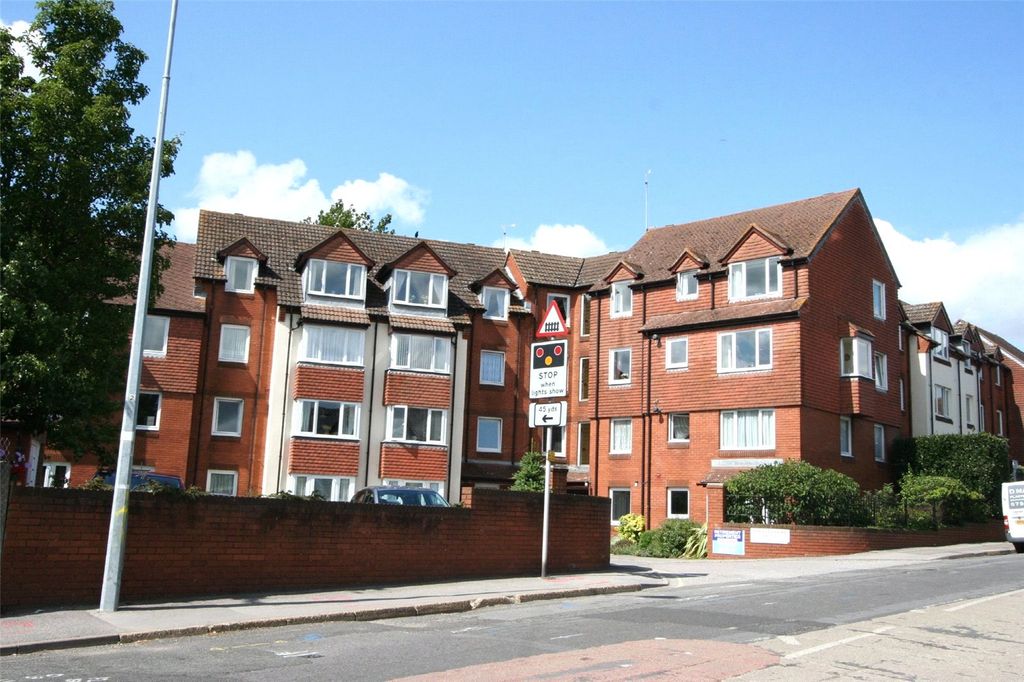 1 bed flat for saleCharles Street, Petersfield, Hampshire GU32
