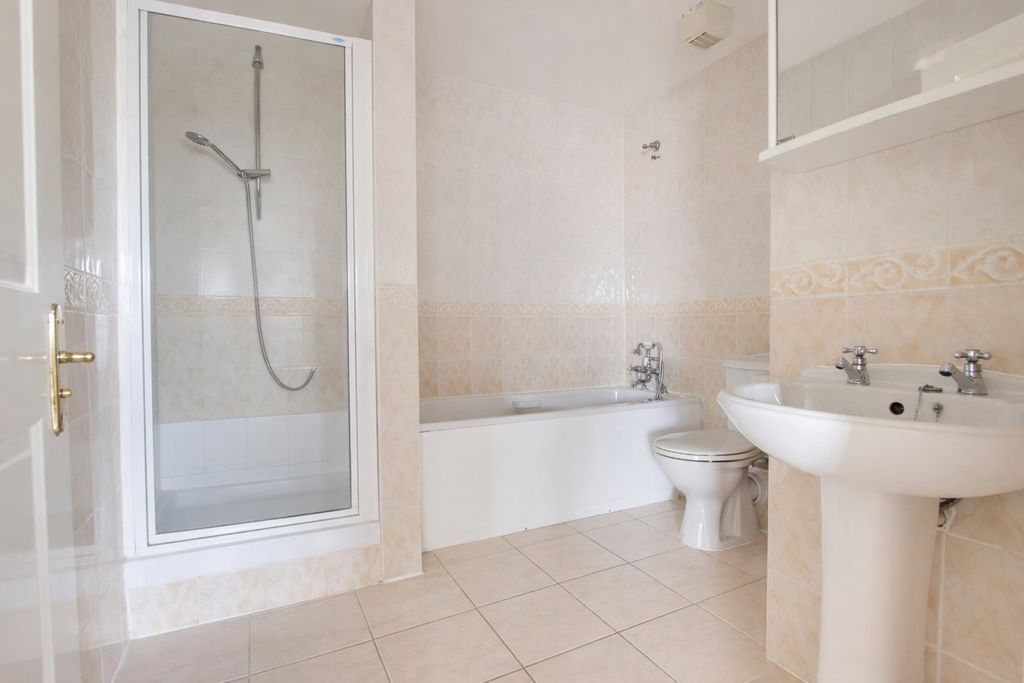 Additional image 5 of 2 bed flat for saleAvenue Road, Lymington, Lymington SO41