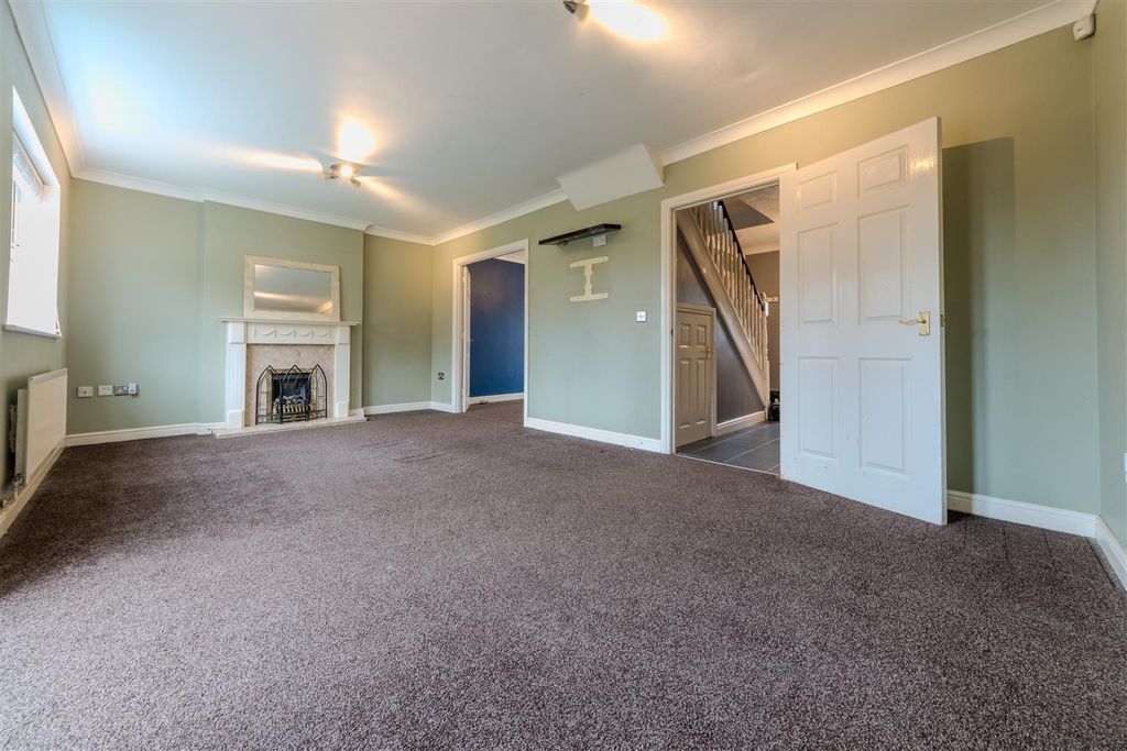 5 bed detached house for saleCoriolanus Square, Heathcote, Warwick CV34 photo 5