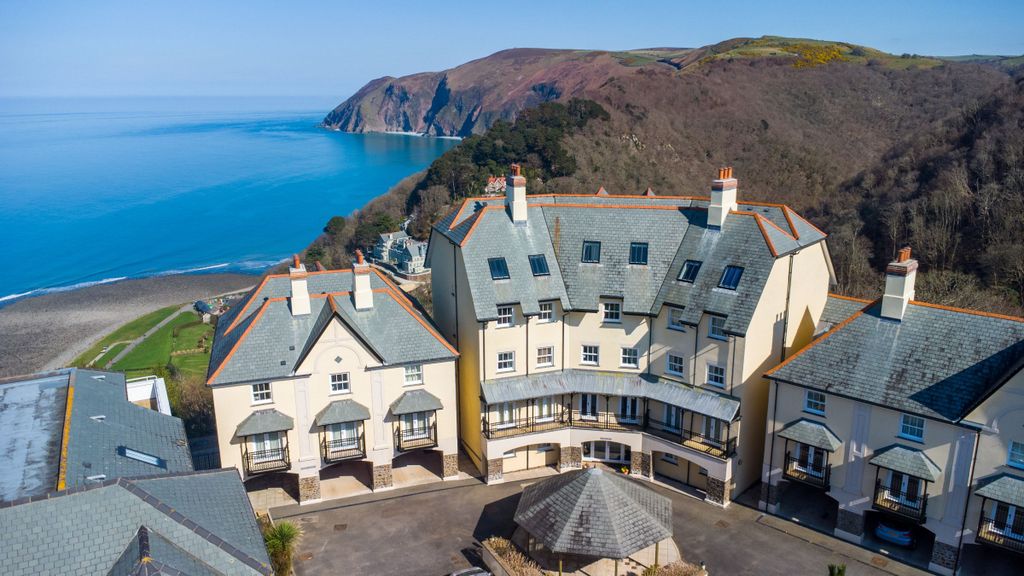 2 bed flat for saleCastle Heights, Lynton EX35 photo 2