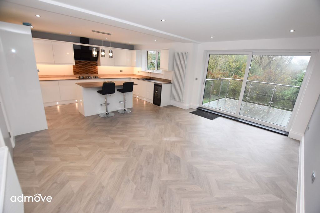 5 bed detached house for saleWillow House, Brookside Avenue WA13 photo 3