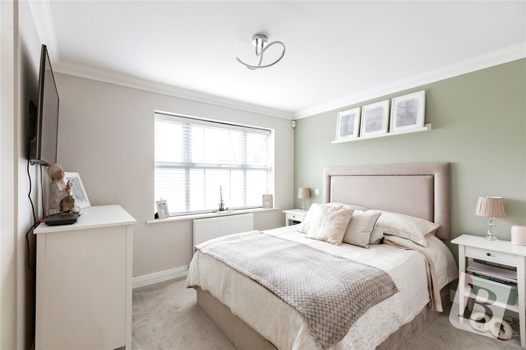 Additional image 4 of 2 bed flat for saleWalter Mead Close, Ongar, Essex CM5
