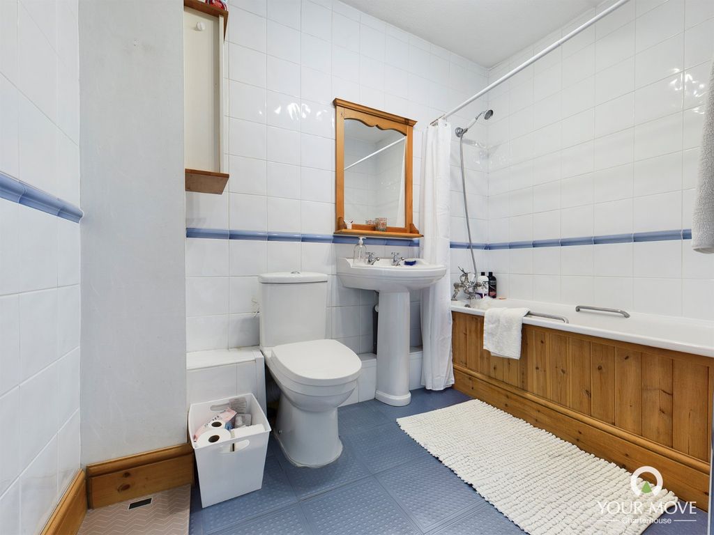 2 bed flat for saleRoyal Crescent, Margate, Kent CT9 photo 4