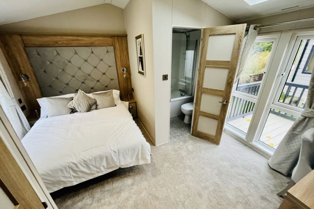 2 bed lodge for saleWillerby Vogue Classique, Yorkshire Dales Caravan Park, Leyburn, North Yorkshire DL8 photo 4