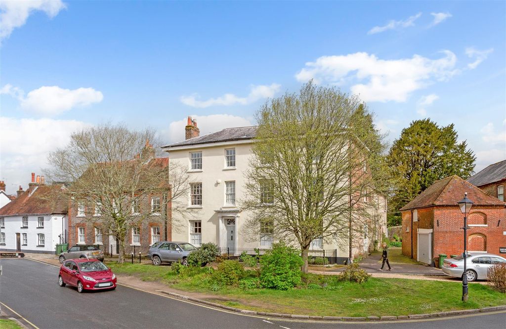 2 bed flat for saleThe Spain, Petersfield GU32