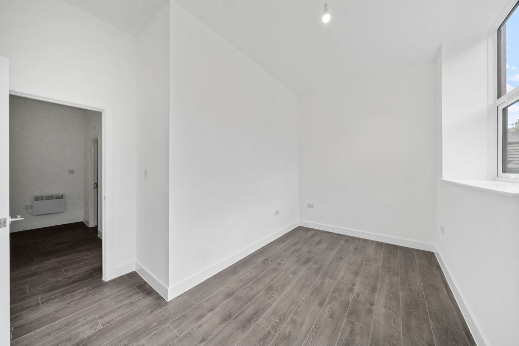 1 bed flat for saleRailway Road, Leigh WN7 photo 3