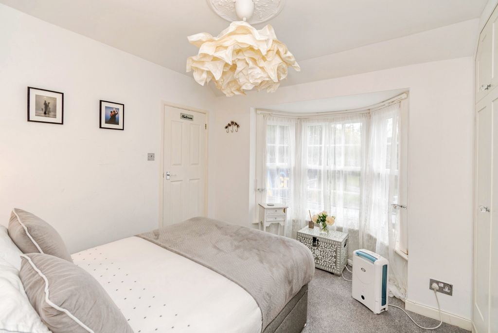 Additional image 9 of 1 bed flat for saleGosport Lane, Lyndhurst, Hampshire SO43