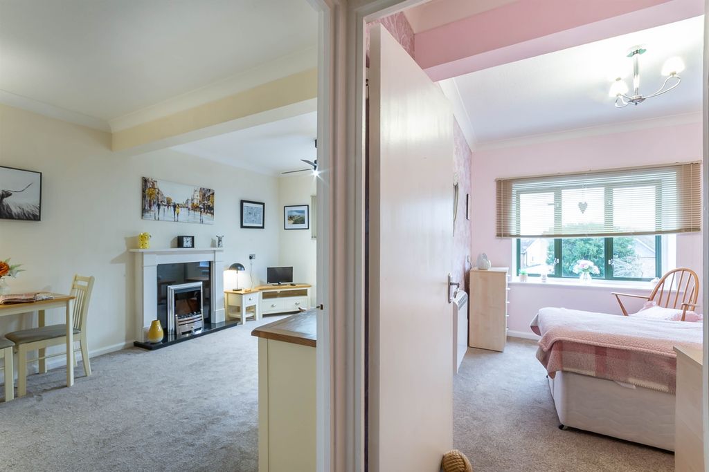 Additional image 2 of 1 bed flat for saleHigh Street, Maldon CM9