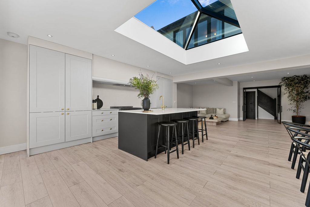 Additional image 8 of 4 bed property for saleChiltern Avenue, Macclesfield SK11