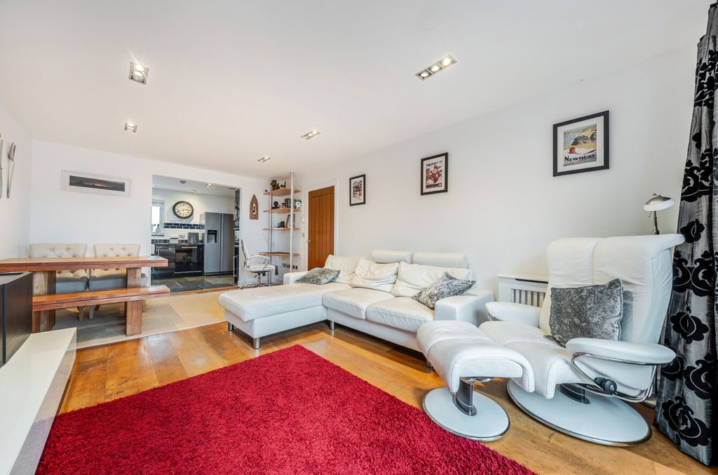 Additional image 2 of 2 bed flat for saleHeadland Road, Newquay, Cornwall TR7