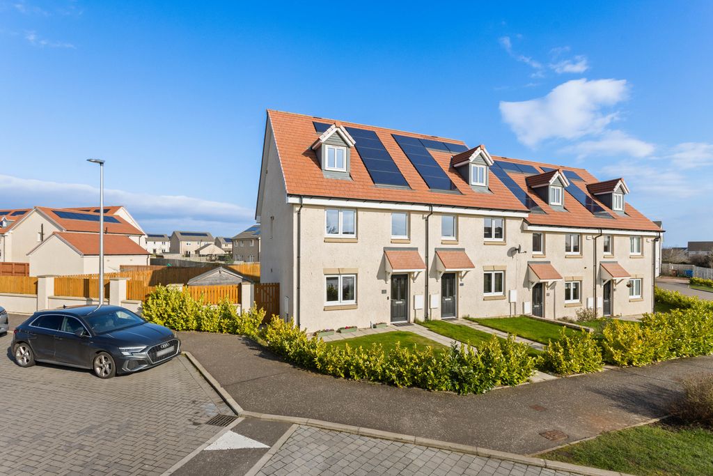 4 bed town house for sale15 Bonaille Drive, Bilston EH25