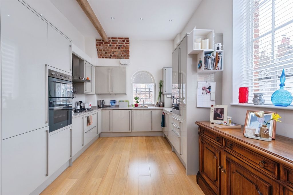 Additional image 7 of 3 bed semi-detached house for saleHigh Street, Newport Pagnell MK16