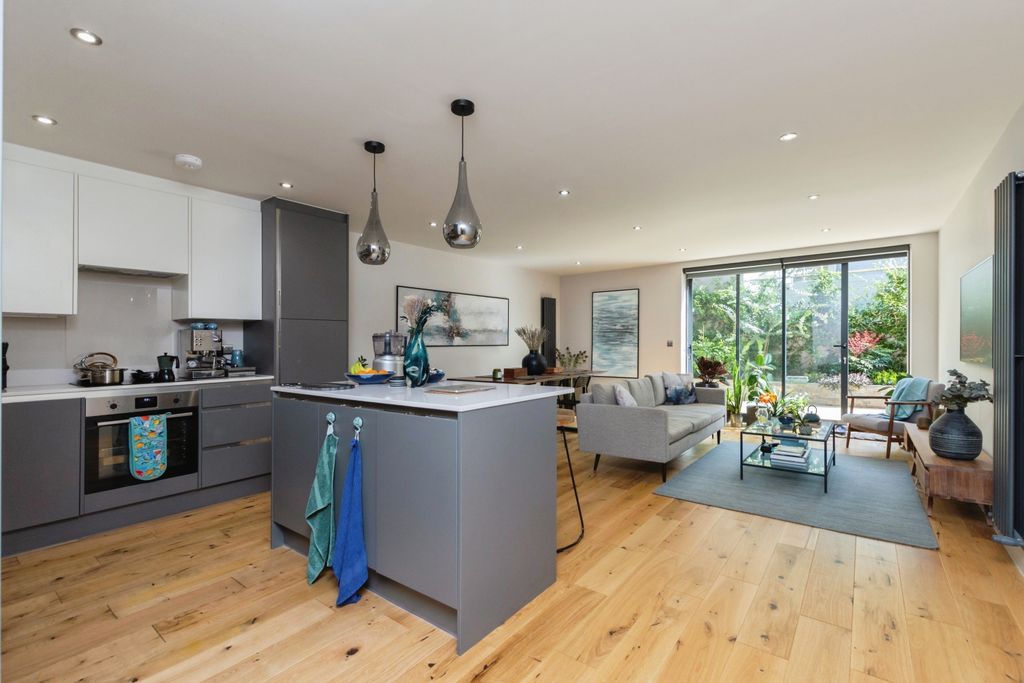 2 bed flat for saleHaydn Avenue, Purley CR8