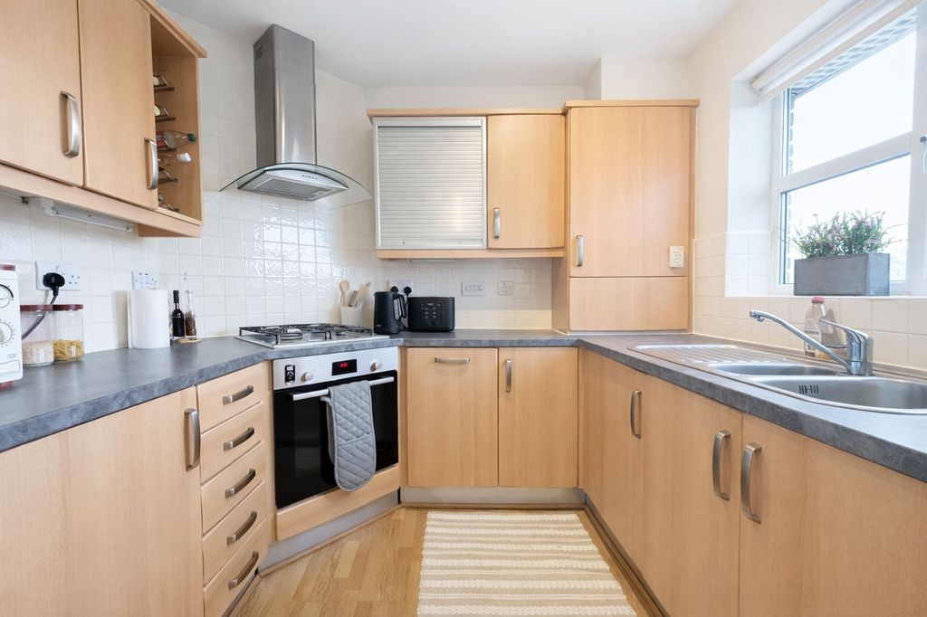 2 bed flat for saleDelph Drive, Burscough L40 photo 4