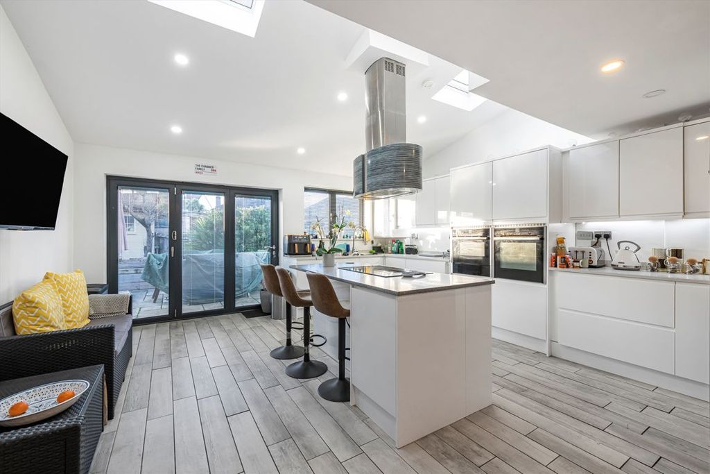 Additional image 9 of 4 bed semi-detached house for saleThurleston Avenue, Morden SM4