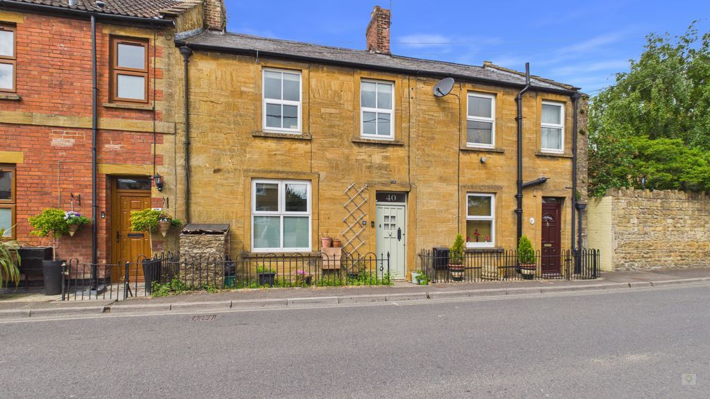 3 bed terraced house for saleNorth Street, Martock TA12