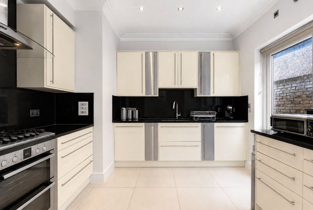 Additional image 10 of 7 bed detached house for saleManor Road, Potters Bar, Hertfordshire EN6