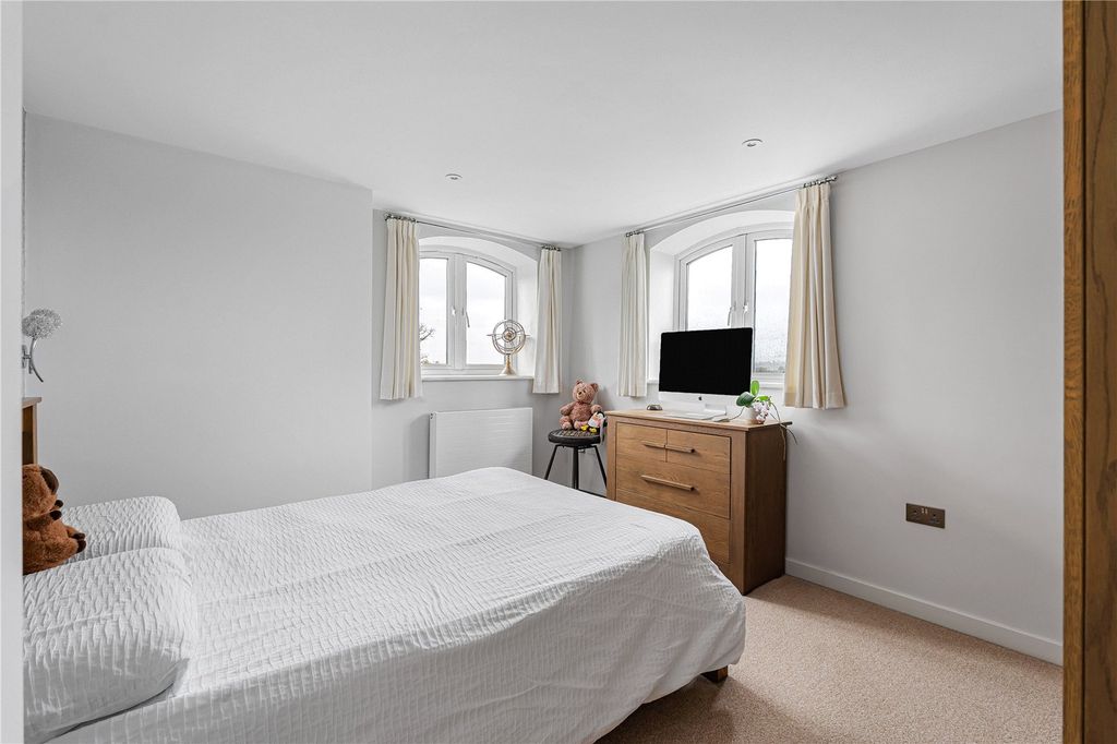 Additional image 13 of 2 bed flat for saleStation Road, Pulborough, West Sussex RH20