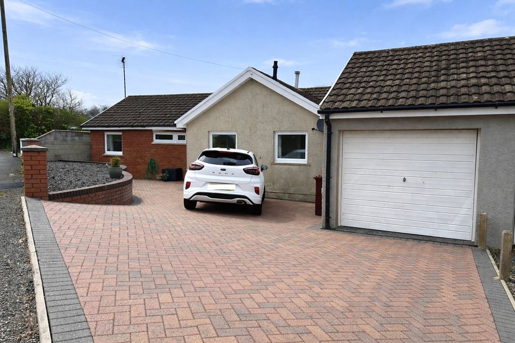 3 bed bungalow for saleCamuset Close, Milford Haven, Dyfed SA73