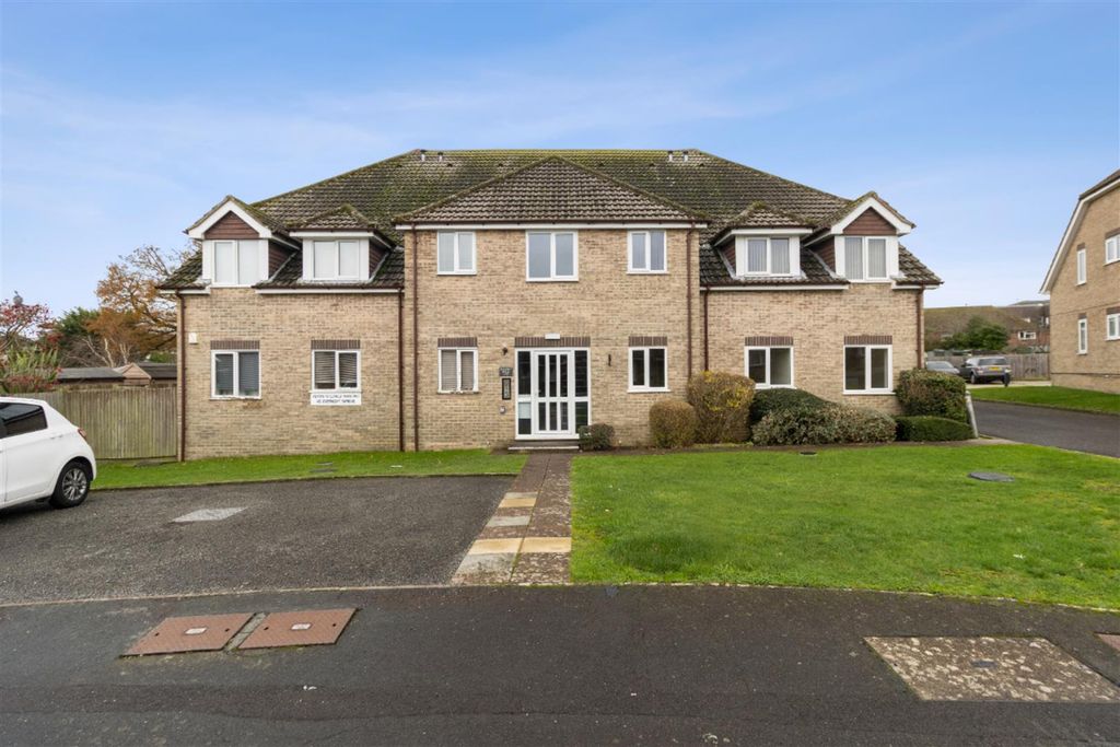 2 bed flat for saleHoneycrag Close, Polegate BN26
