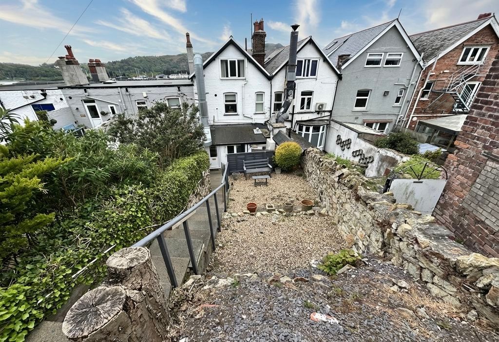 2 bed flat for saleStation Road, Deganwy LL31 photo 4