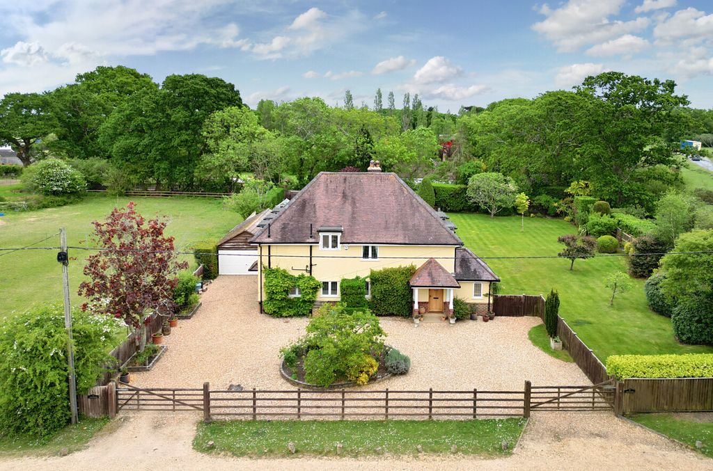 4 bed detached house for saleWootton Farm Road, Wootton, New Milton BH25