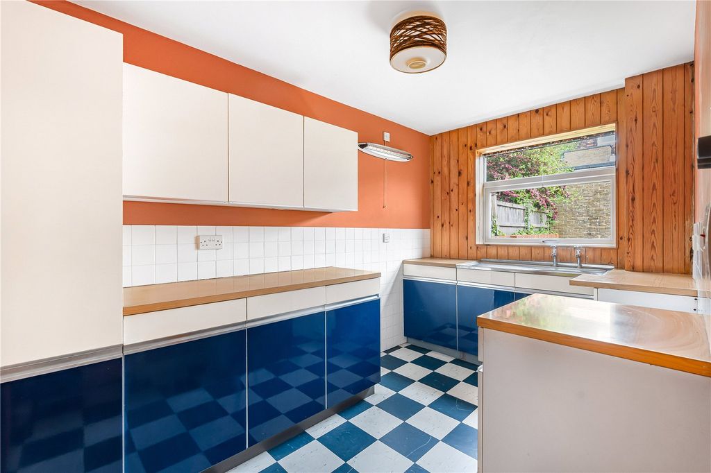 Additional image 5 of 2 bed flat for saleLower Street, Pulborough, West Sussex RH20