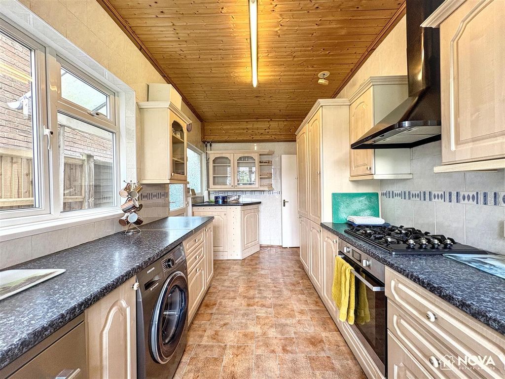 Additional image 9 of 9 bed detached house for saleLansdowne House, Luton LU3